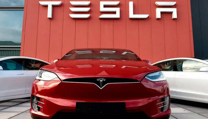 Stolen Tesla Runs Out of Battery During Police Chase